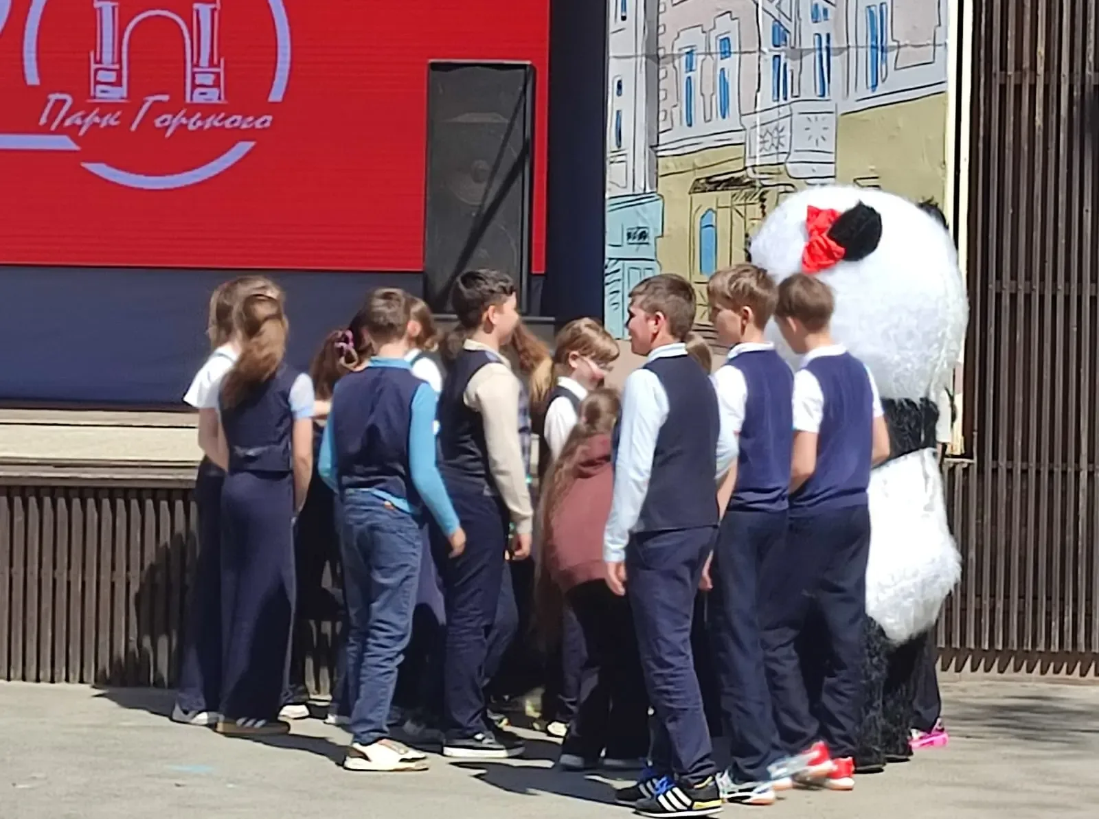 🎉Весёлая прогулка   ☀Одним солнечным днём лицеисты 4 А класса вместе с классным руководителем Фавари