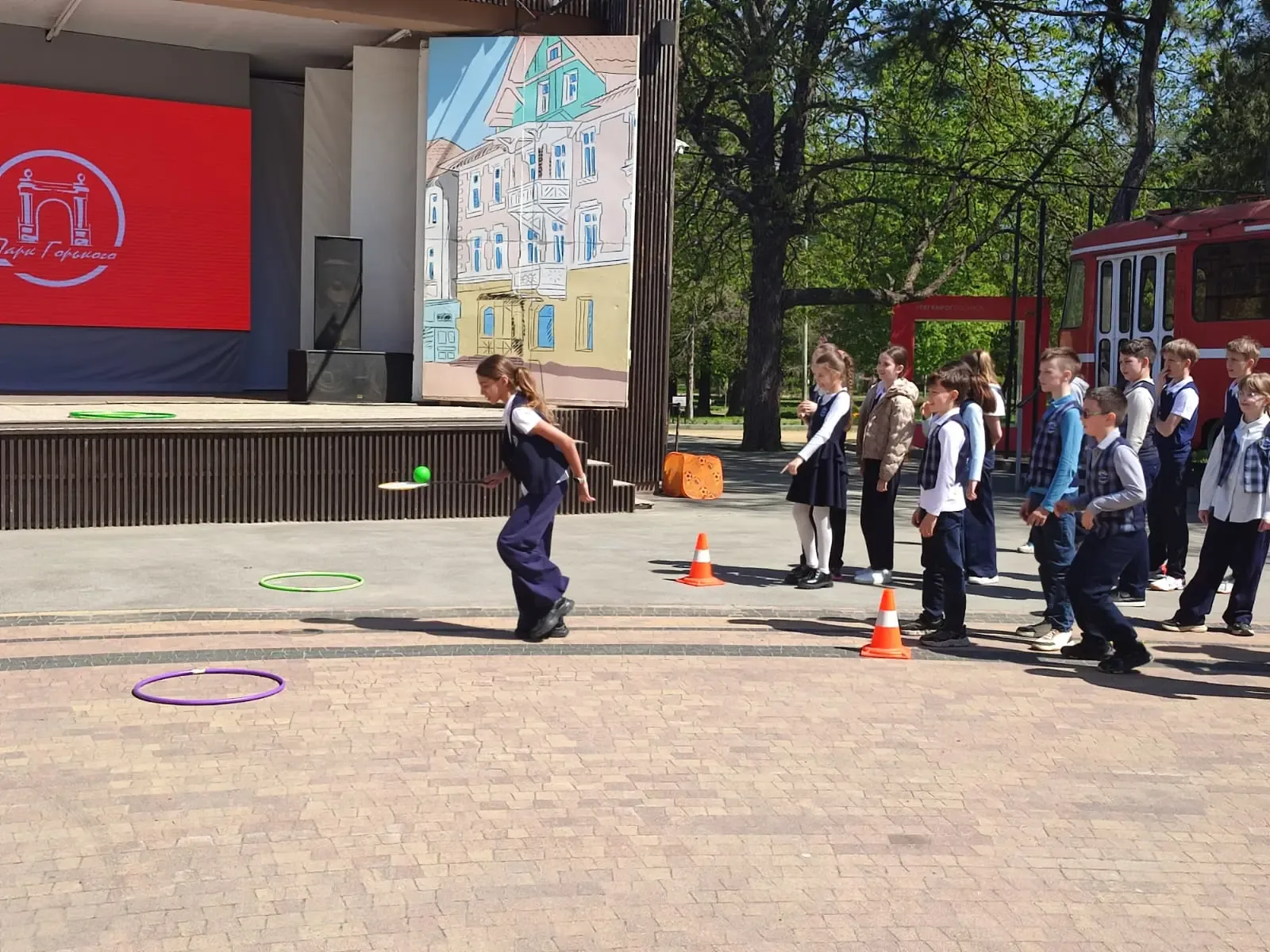 🎉Весёлая прогулка   ☀Одним солнечным днём лицеисты 4 А класса вместе с классным руководителем Фавари