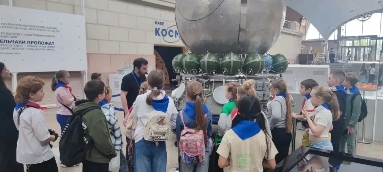 📌Ученики 3А класса расширили свои знания о космосе.  🛰️ Ребята побывали в павильоне "Космонавтика и 