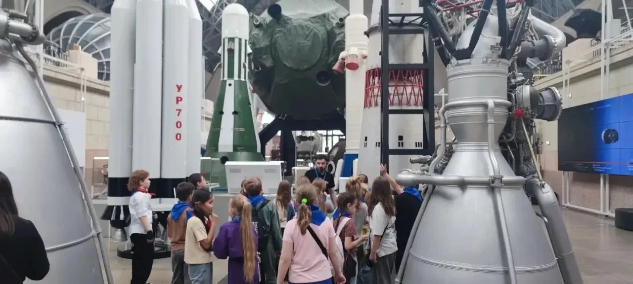 📌Ученики 3А класса расширили свои знания о космосе.  🛰️ Ребята побывали в павильоне "Космонавтика и 