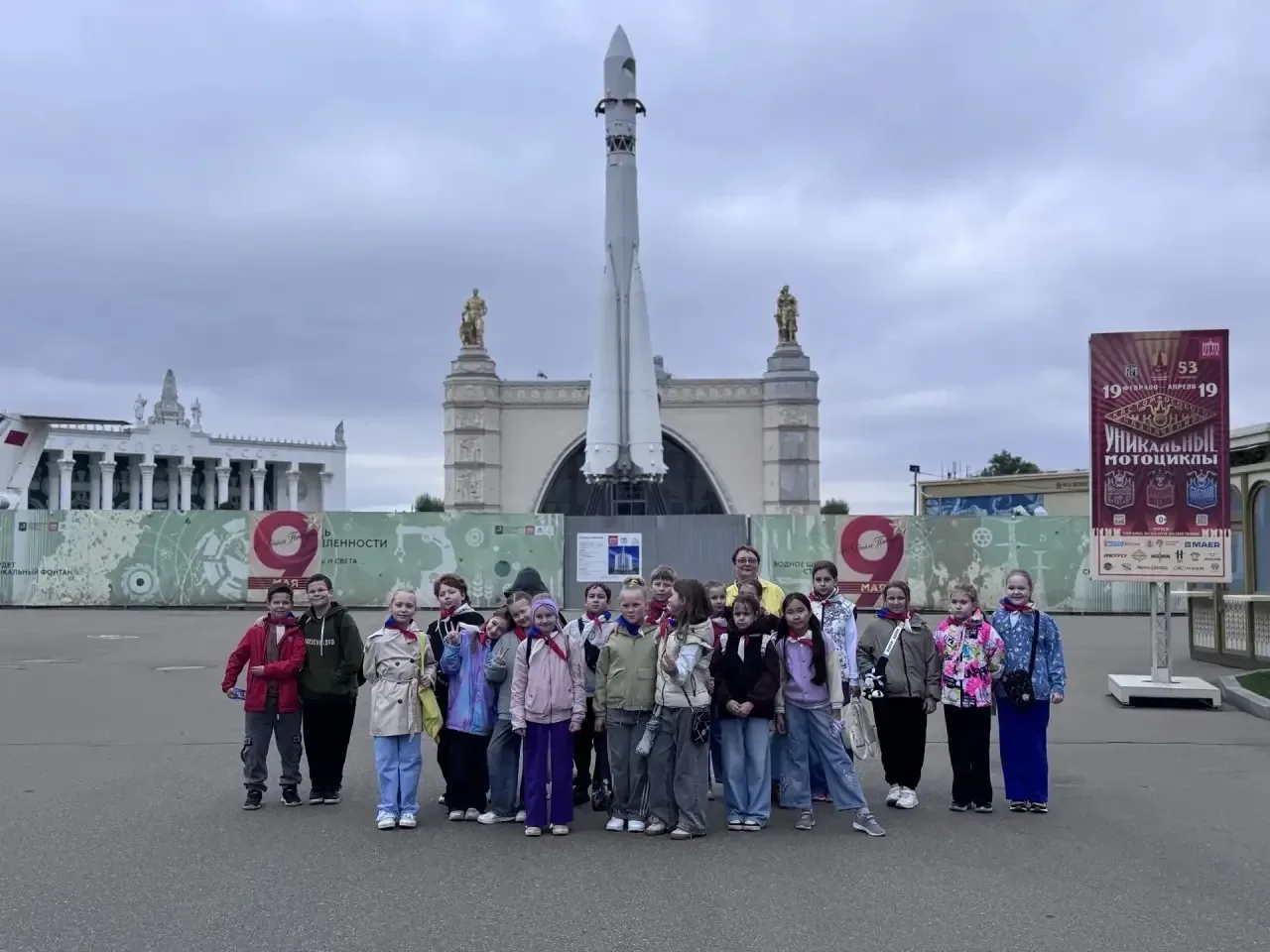 📌Ученики 3А класса расширили свои знания о космосе.  🛰️ Ребята побывали в павильоне "Космонавтика и 