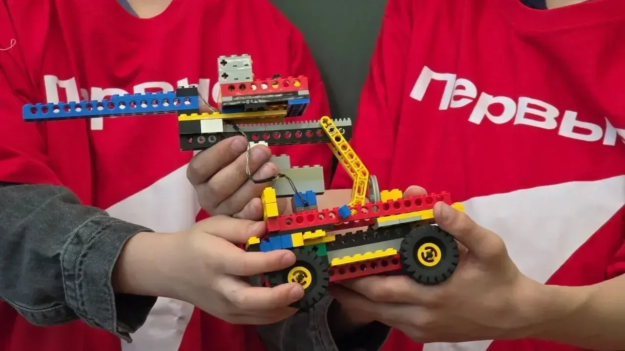 🚑🚒✨ Профессии, спасающие жизни ✨🚒🚑  Ежегодно 28 апреля в России отмечается День работника скорой мед