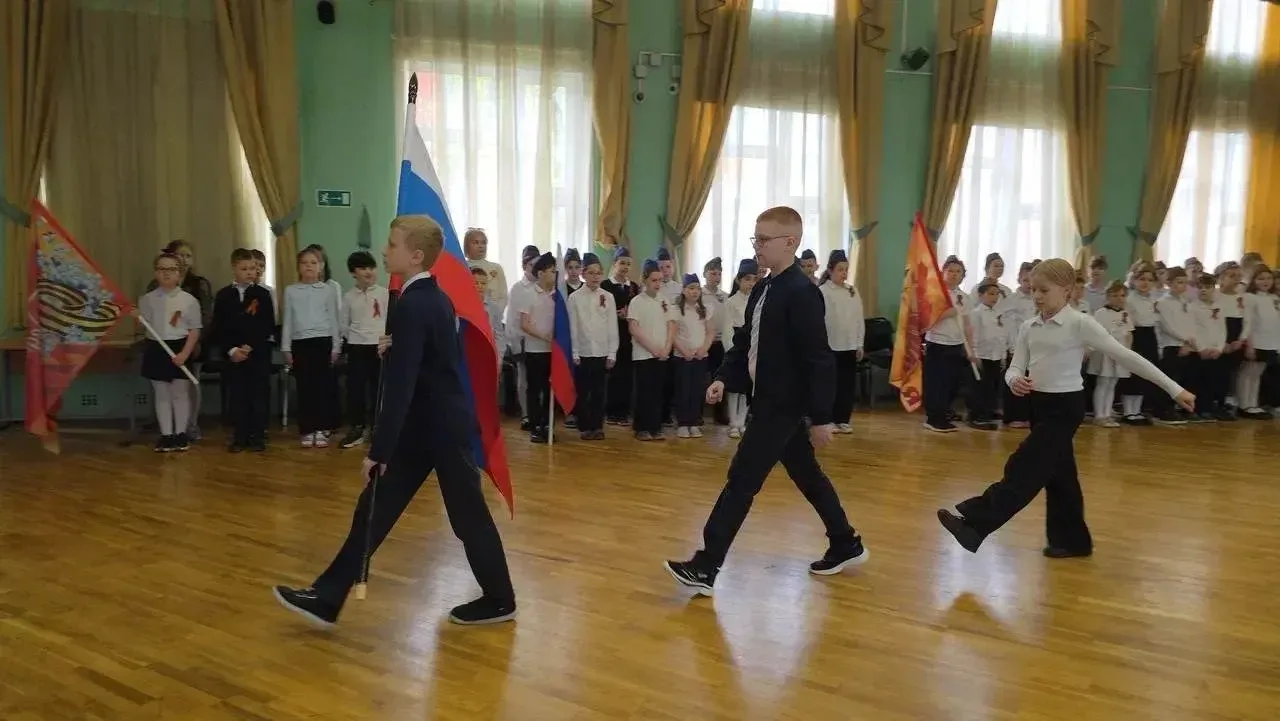 🌺 Бессмертный полк: память, от которой замирает сердце Накануне Дня Победы ученики 3-х классов вмест