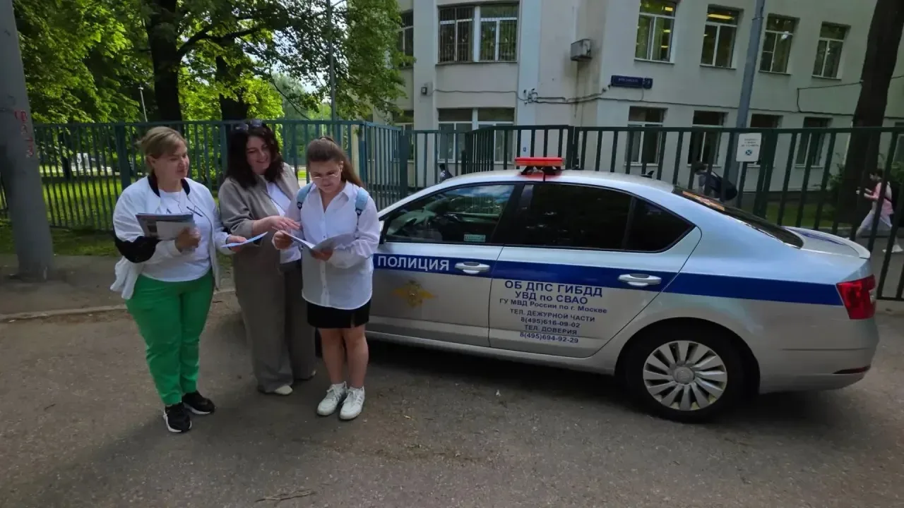 🚦На днях около здания школы, на участке, где движение пешеходов и транспорта наиболее активно и масс
