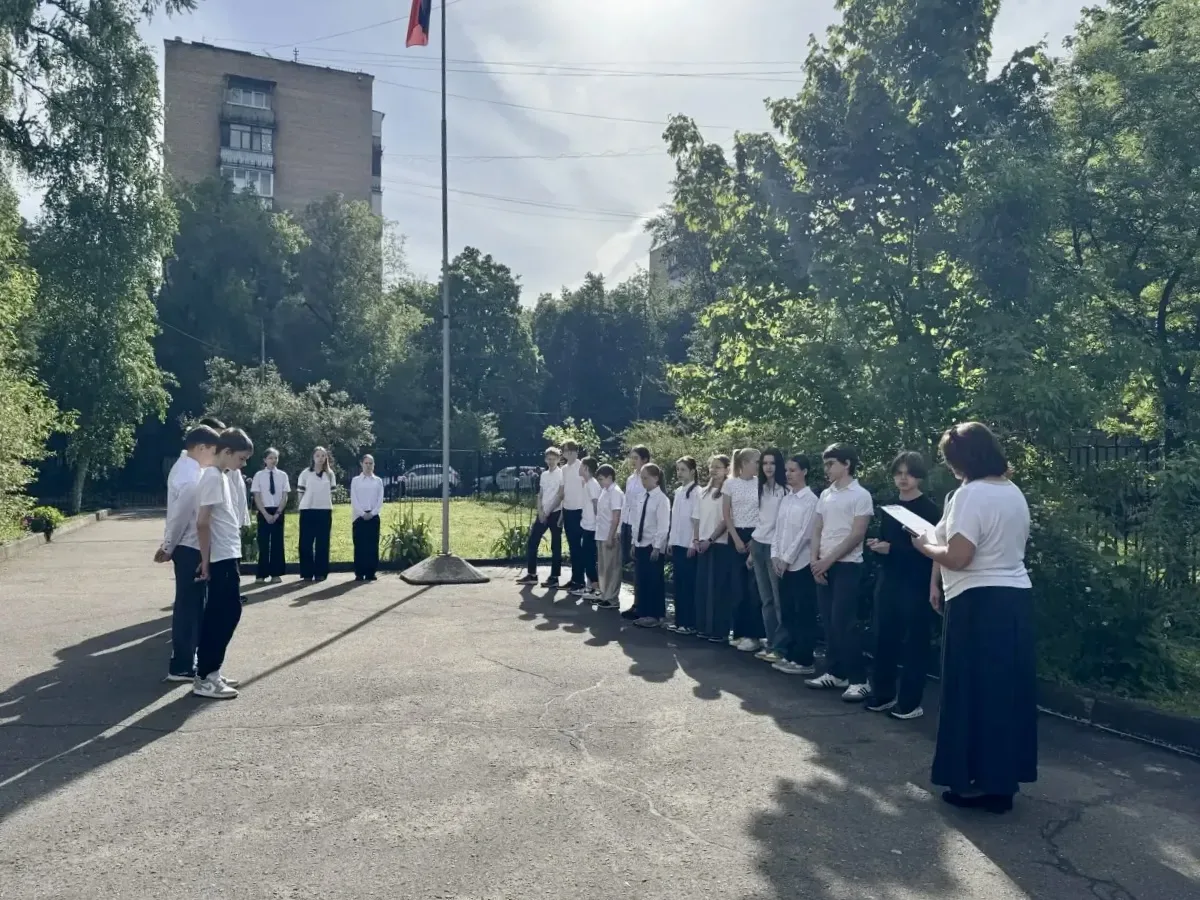 ☀️ Доброе утро, школа!  🇷🇺Новая учебная неделя стартовала — и кажется, этот учебный год пролетел бук