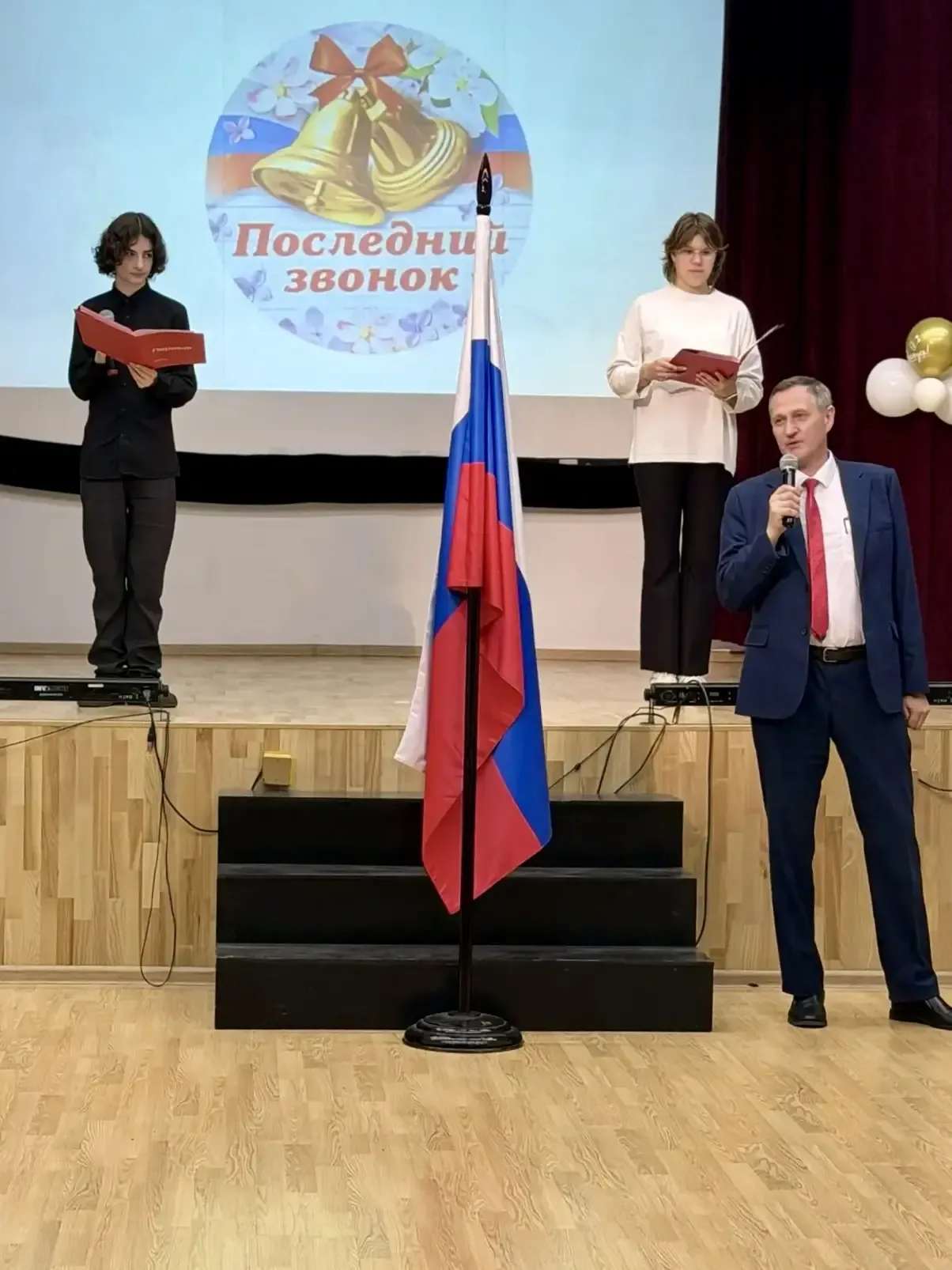 🎓 Время важных шагов  🔔Сегодня для наших девятиклассников прошла торжественная линейка — важный и оч