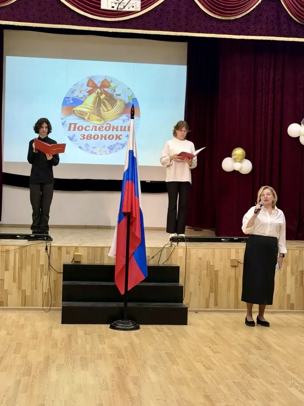🎓 Время важных шагов  🔔Сегодня для наших девятиклассников прошла торжественная линейка — важный и оч