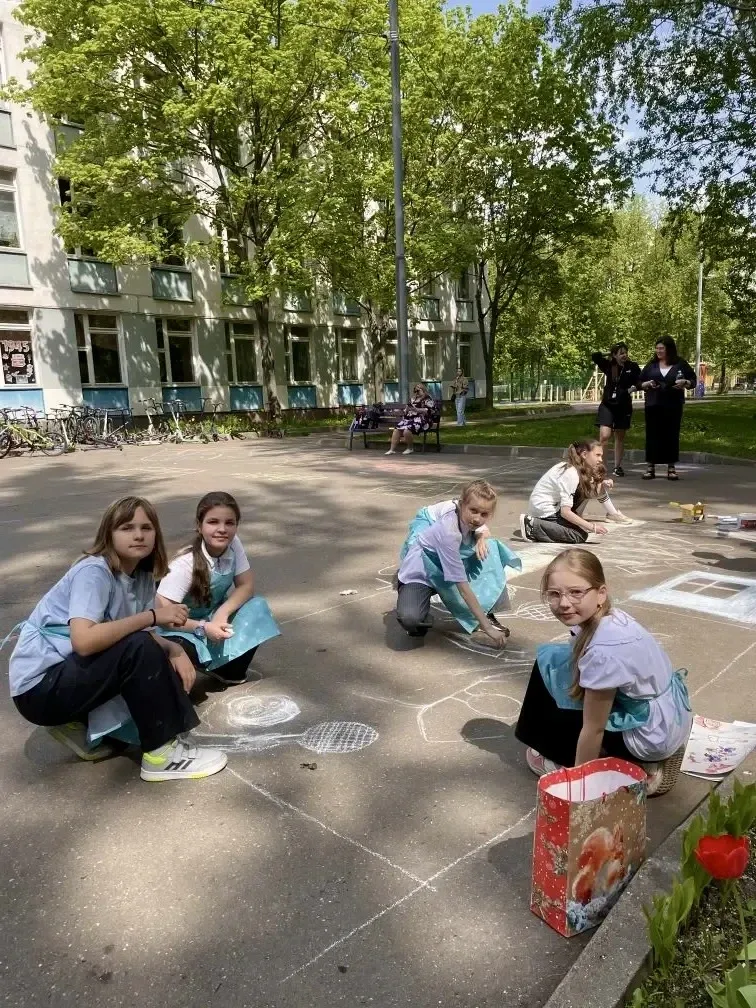 🎨 Фестиваль семейных ценностей  👨‍👩‍👧‍👦 В преддверии Международного дня семьи в начальной школе прош