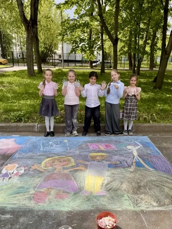 🎨 Фестиваль семейных ценностей  👨‍👩‍👧‍👦 В преддверии Международного дня семьи в начальной школе прош