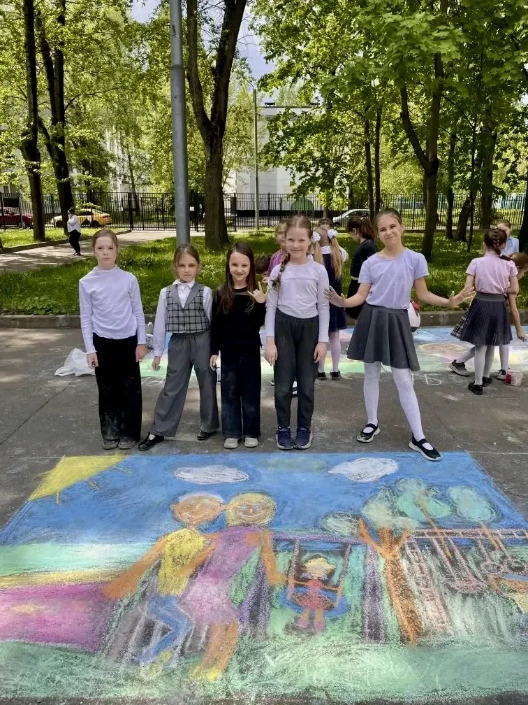 🎨 Фестиваль семейных ценностей  👨‍👩‍👧‍👦 В преддверии Международного дня семьи в начальной школе прош