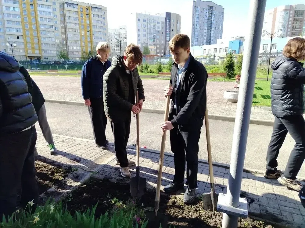 🌱  Сегодняшний день был по-настоящему весенним!  Учащиеся 9-х классов с энтузиазмом взялись за благо