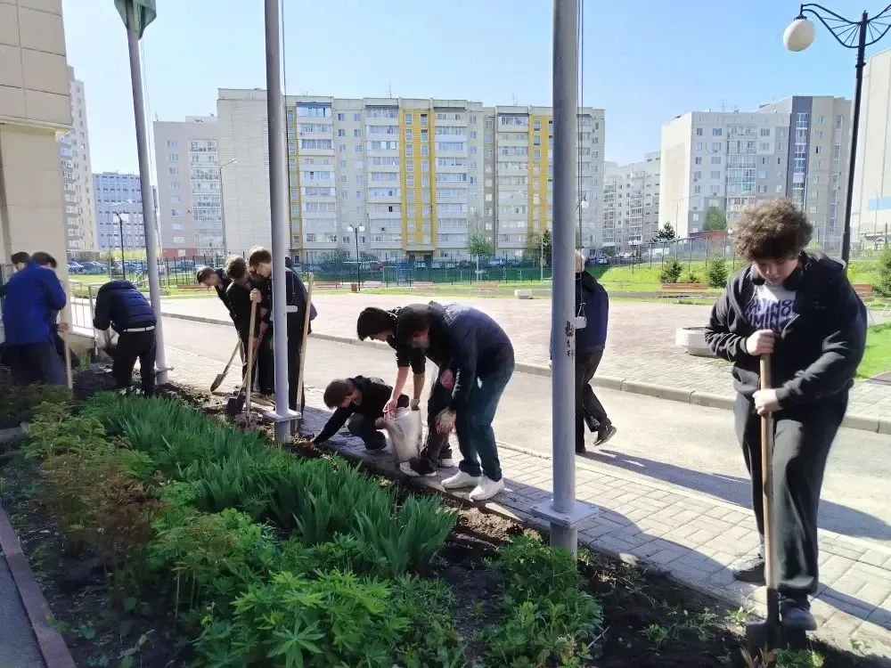 🌱  Сегодняшний день был по-настоящему весенним!  Учащиеся 9-х классов с энтузиазмом взялись за благо