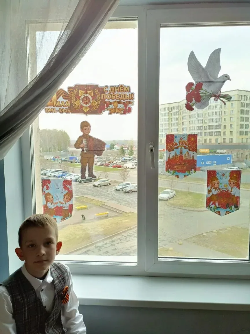 Наши учащиеся продолжают оформлять окна своих домов к Дню Победы🕯🎖🕊 Участники акции: ✅️Петрухин Ярос