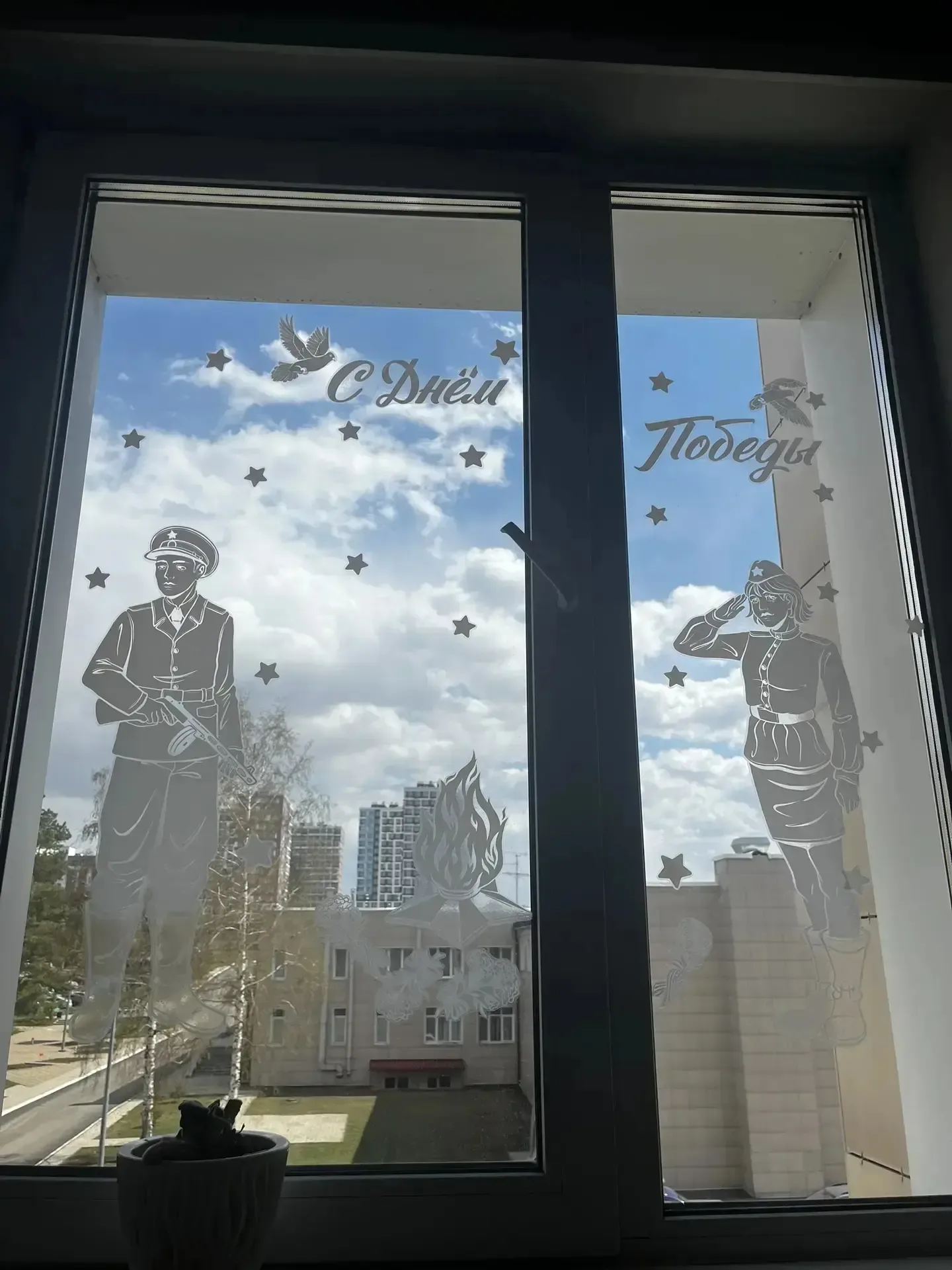 Наши учащиеся продолжают оформлять окна своих домов к Дню Победы🕯🎖🕊 Участники акции: ✅️Петрухин Ярос