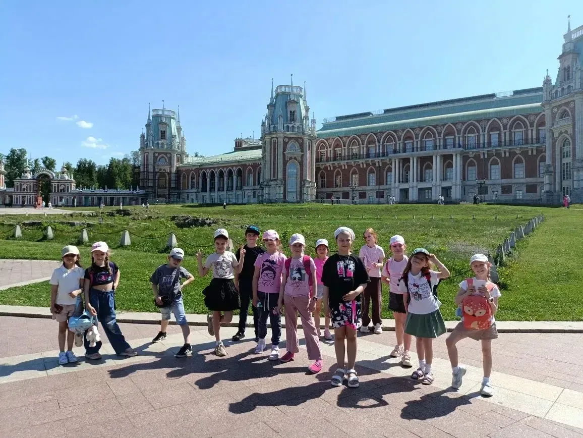 💫 Экскурсия в Царицыно  🌿 Ученики 1 класса «М» посетили музей-заповедник Царицыно.   💫 Дети узнали, 