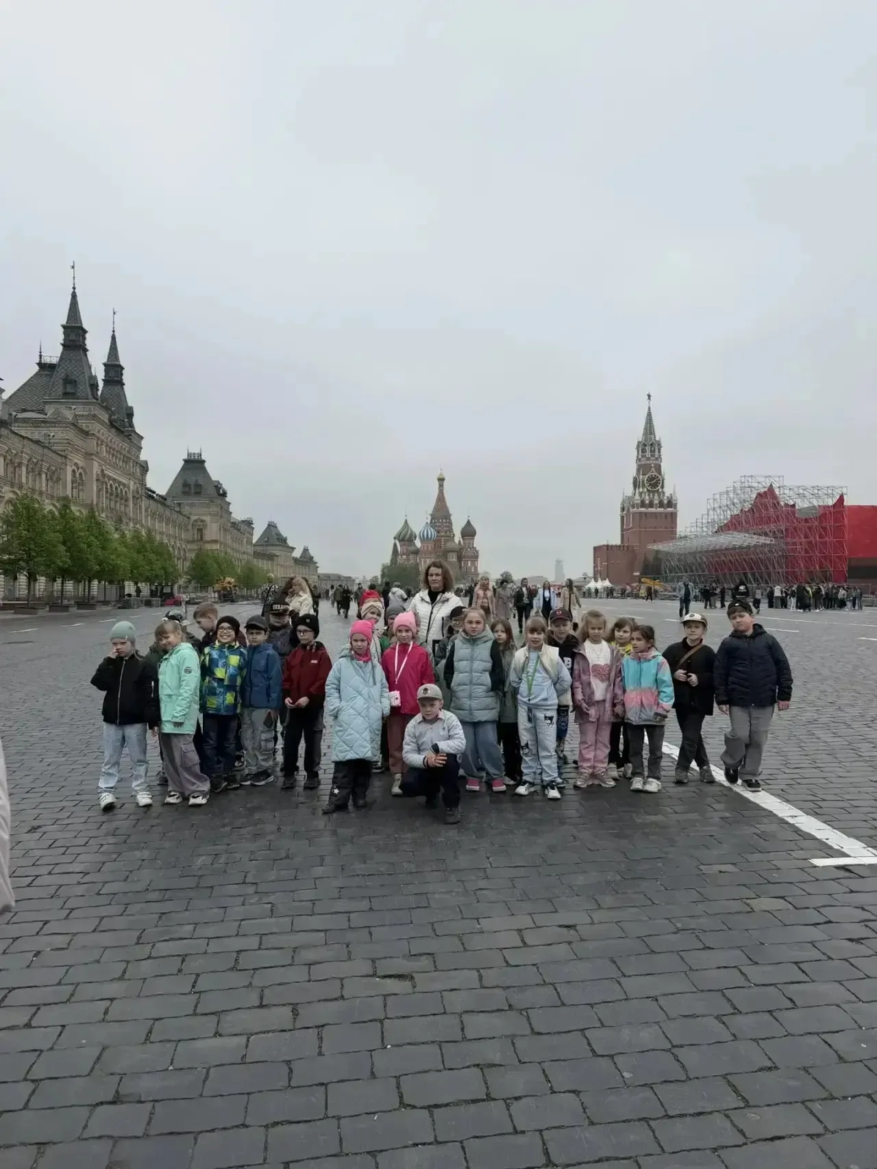 ⭐️ Посвящение в москвичи  🌟 Ученики 1 класса «П» побывали на обзорной экскурсии по центру Москвы.  🌿
