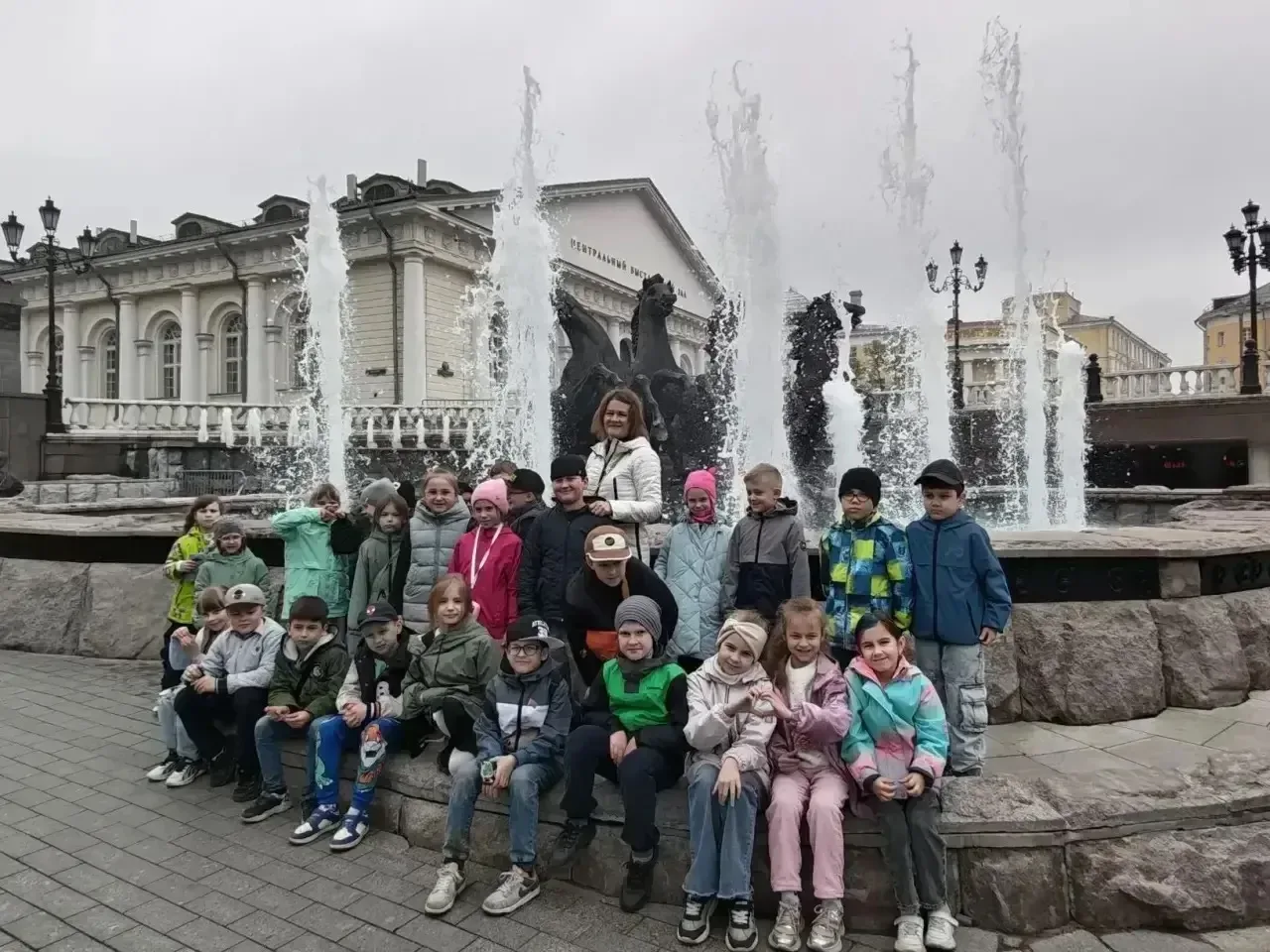 ⭐️ Посвящение в москвичи  🌟 Ученики 1 класса «П» побывали на обзорной экскурсии по центру Москвы.  🌿