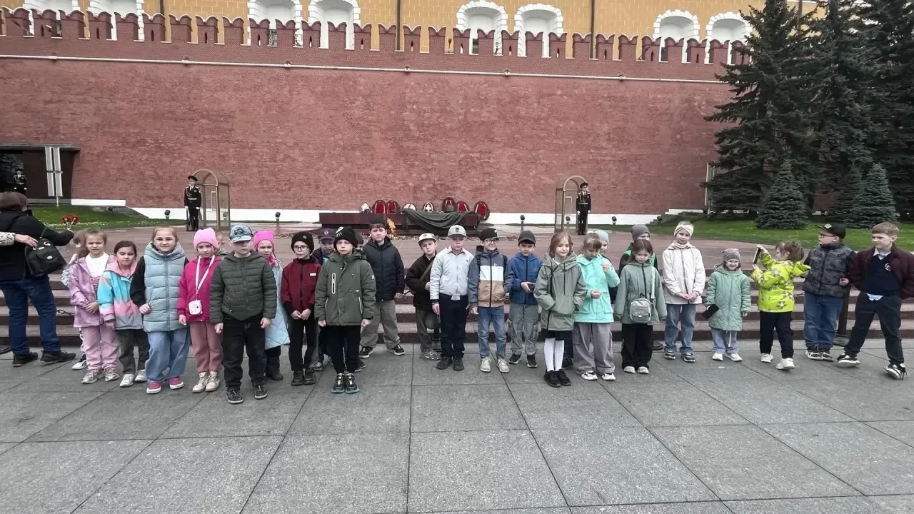 ⭐️ Посвящение в москвичи  🌟 Ученики 1 класса «П» побывали на обзорной экскурсии по центру Москвы.  🌿