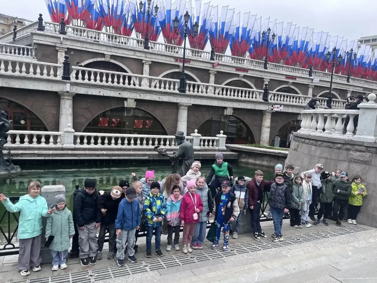 ⭐️ Посвящение в москвичи  🌟 Ученики 1 класса «П» побывали на обзорной экскурсии по центру Москвы.  🌿