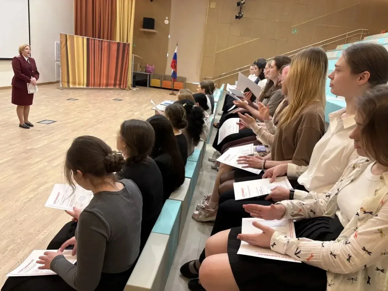 🧪 Окончание курса «Основы медико-профилактических знаний»  🧬 Ученики 11 медицинского класса получили