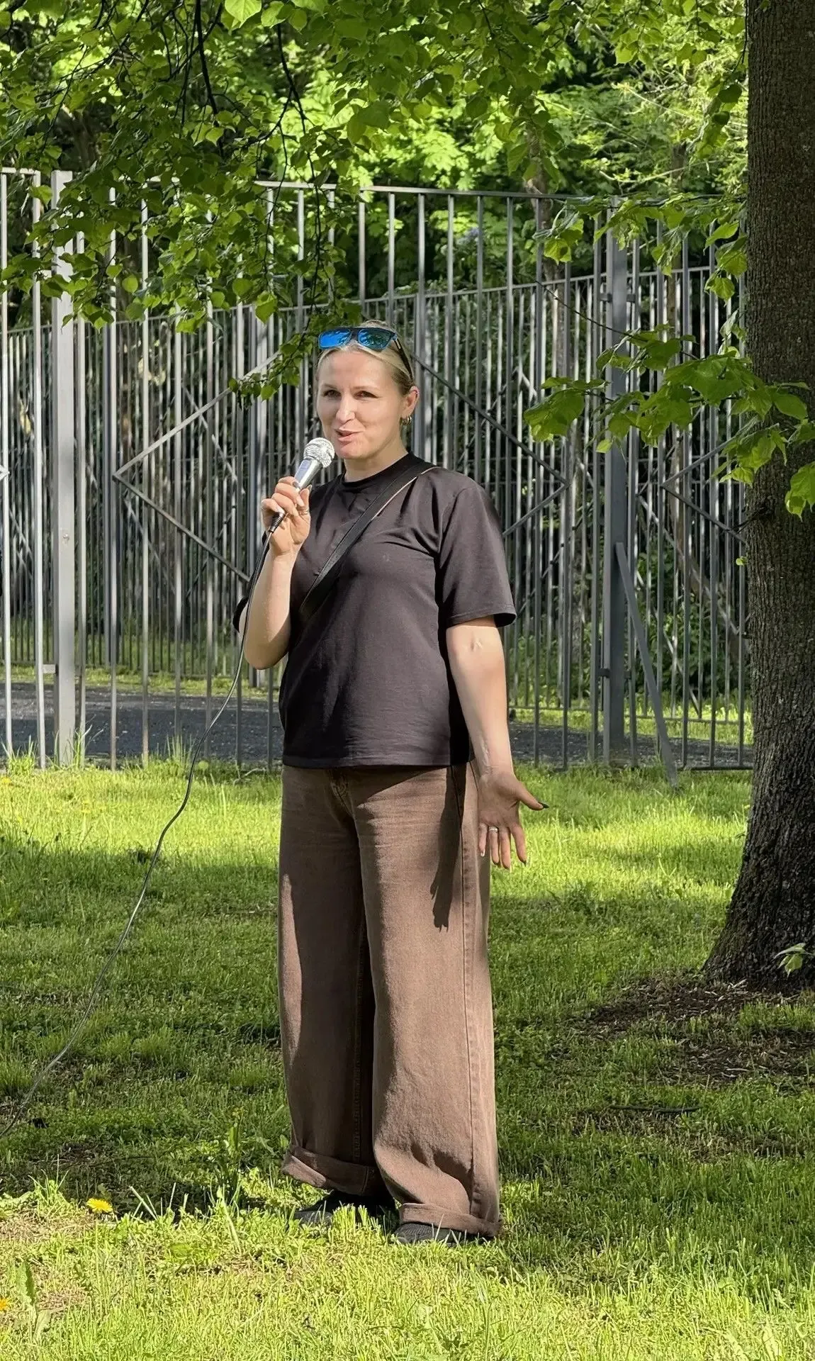 🌳В нашей школе зародилась новая добрая традиция — «Аллея выпускников»  Сегодня ученики 11 класса вме