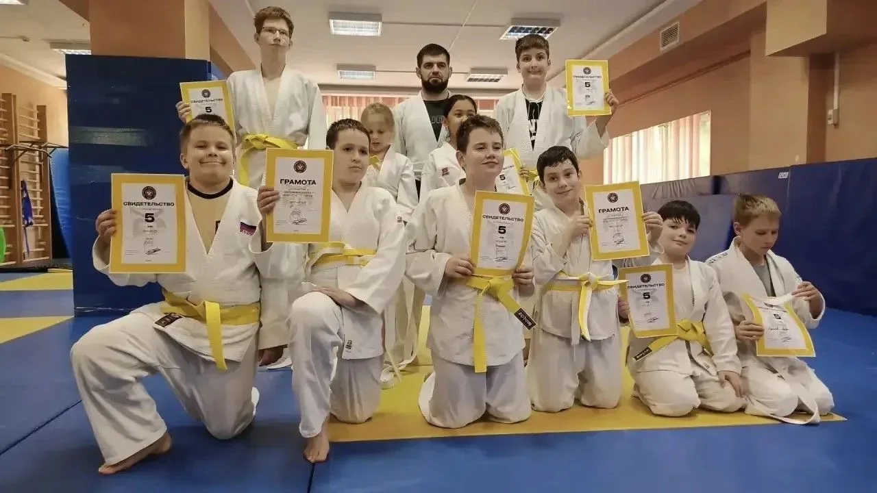 Наши юные спортсмены сделали ещё один важный шаг в мире спорта — успешно сдали экзамен на жёлтый поя