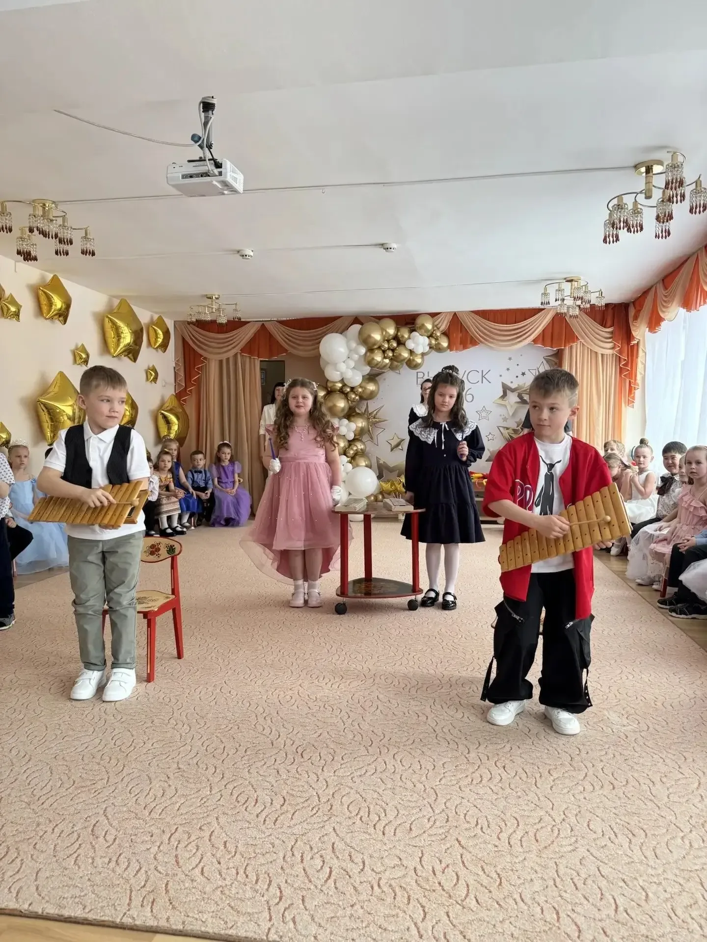 ⭐️Наши маленькие выпускники!  Красивые наряды, улыбки, песни, танцы и море эмоций — этот день стал п