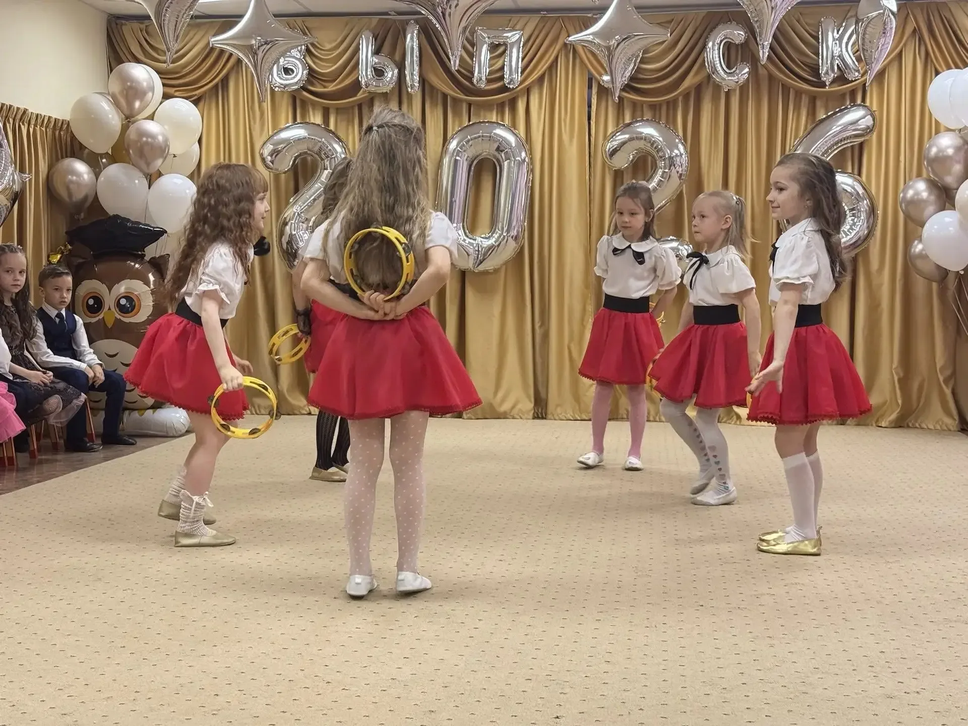 ⭐️Наши маленькие выпускники!  Красивые наряды, улыбки, песни, танцы и море эмоций — этот день стал п