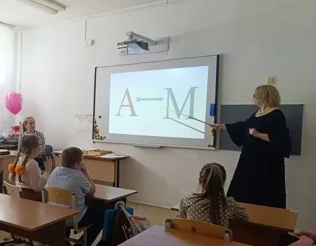В честь своего юбилея Ольга Валентиновна Овчинникова провела открытый урок в корпусе «Никольский», к