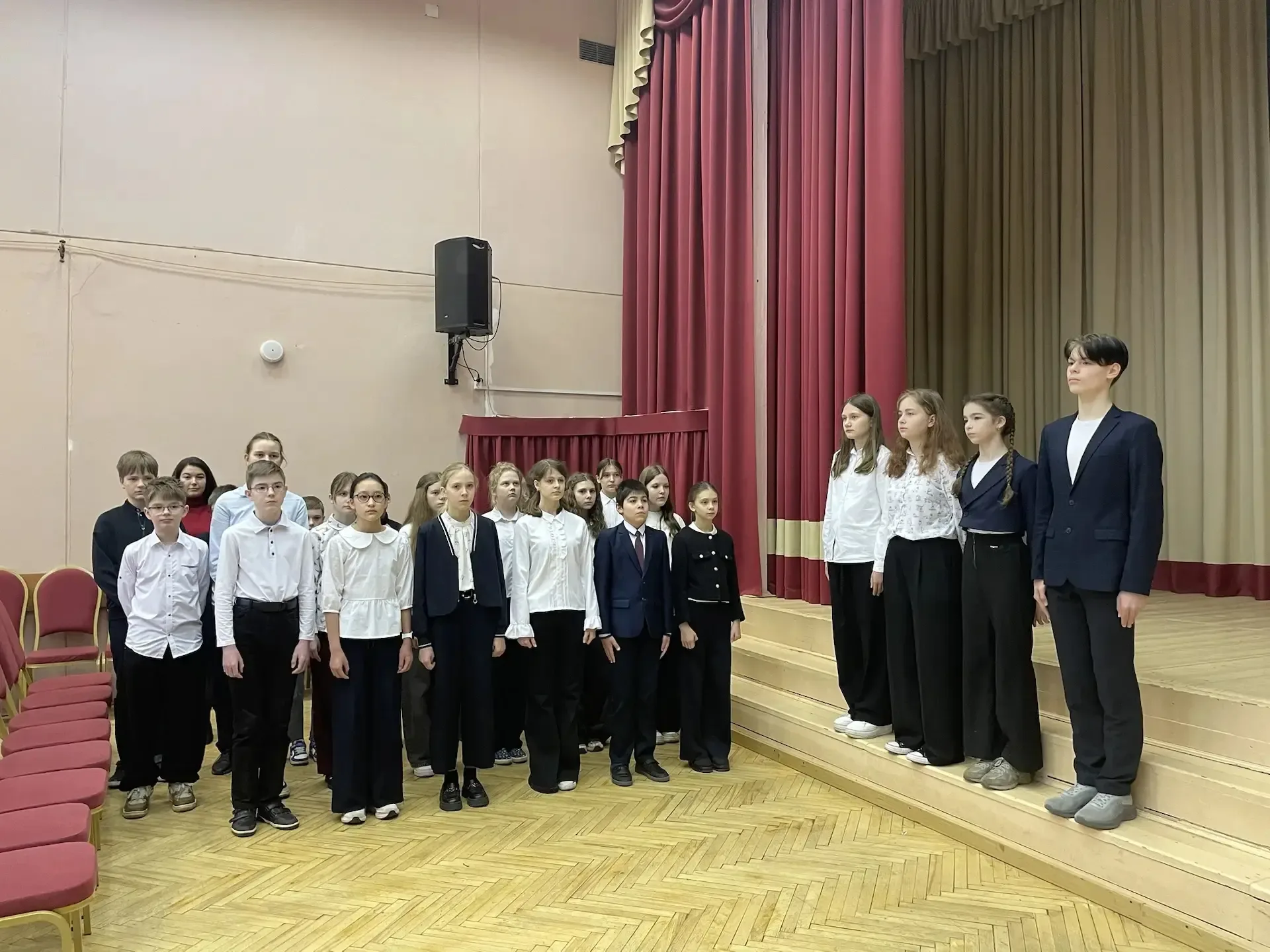 Церемония поднятия флага  Сегодня мы встречаем талантливых ребят из знаменной группы 6 класса и наши