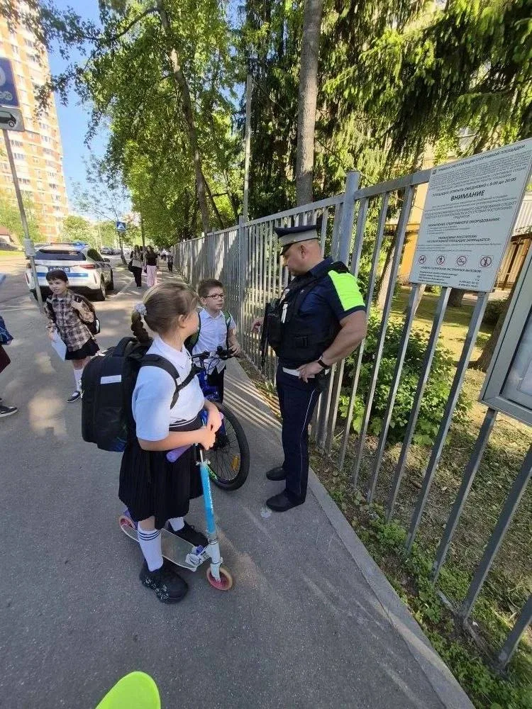 🚨 РОДИТЕЛЬСКИЙ ПАТРУЛЬ  Лучший способ научить ребёнка правилам дорожного движения - самим быть приме