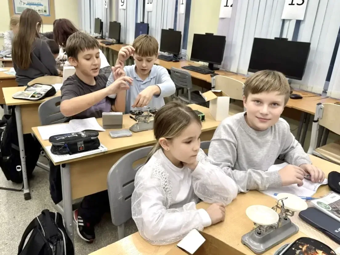 ПЕРВЫЕ ШАГИ В БОЛЬШУЮ НАУКУ: ПЯТИКЛАССНИКИ ЗАВЕРШИЛИ КУРС «ВВЕДЕНИЕ В ЕСТЕСТВОЗНАНИЕ»  💪🏻 Ученики пя