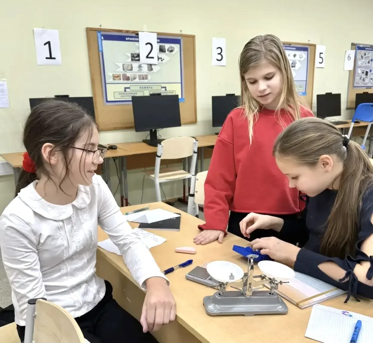 ПЕРВЫЕ ШАГИ В БОЛЬШУЮ НАУКУ: ПЯТИКЛАССНИКИ ЗАВЕРШИЛИ КУРС «ВВЕДЕНИЕ В ЕСТЕСТВОЗНАНИЕ»  💪🏻 Ученики пя