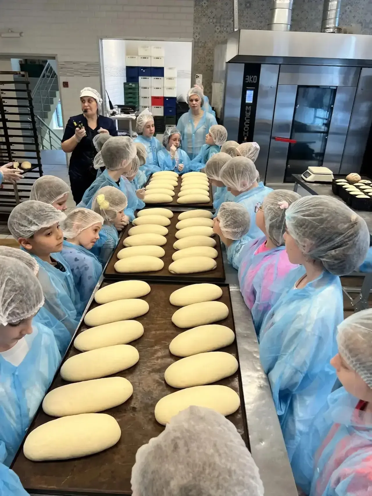 Все о производстве хлеба теперь знают наши первоклассники! 🥖  На примере приготовления батона ребята