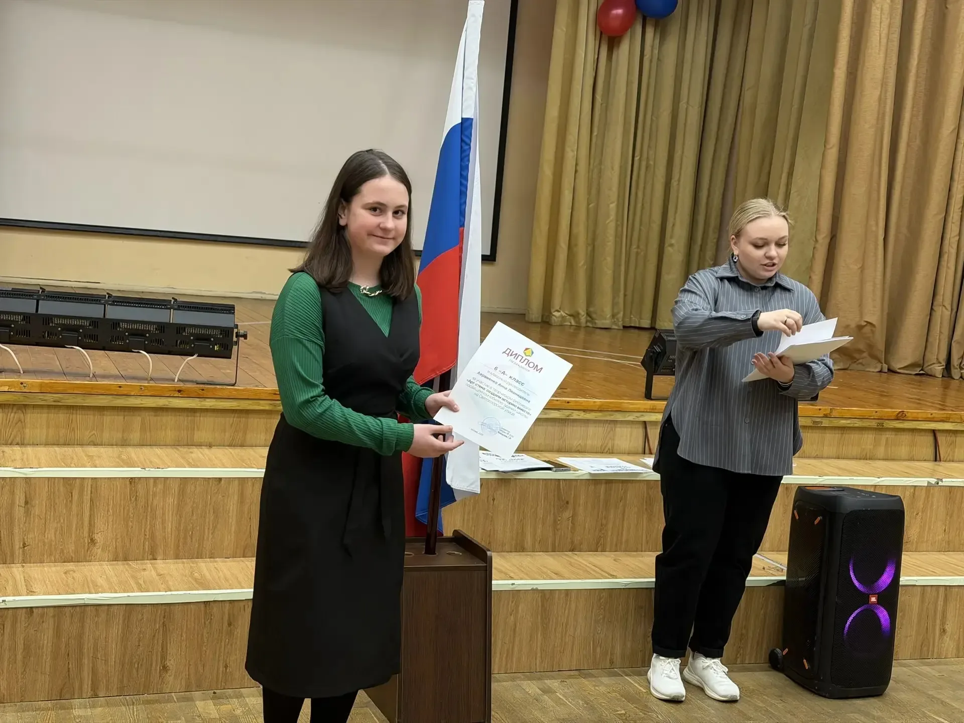 Доброе утро, страна! 🇷🇺  Сегодня уже 12 мая, и, несмотря на пасмурную погоду, в воздухе всё сильнее 