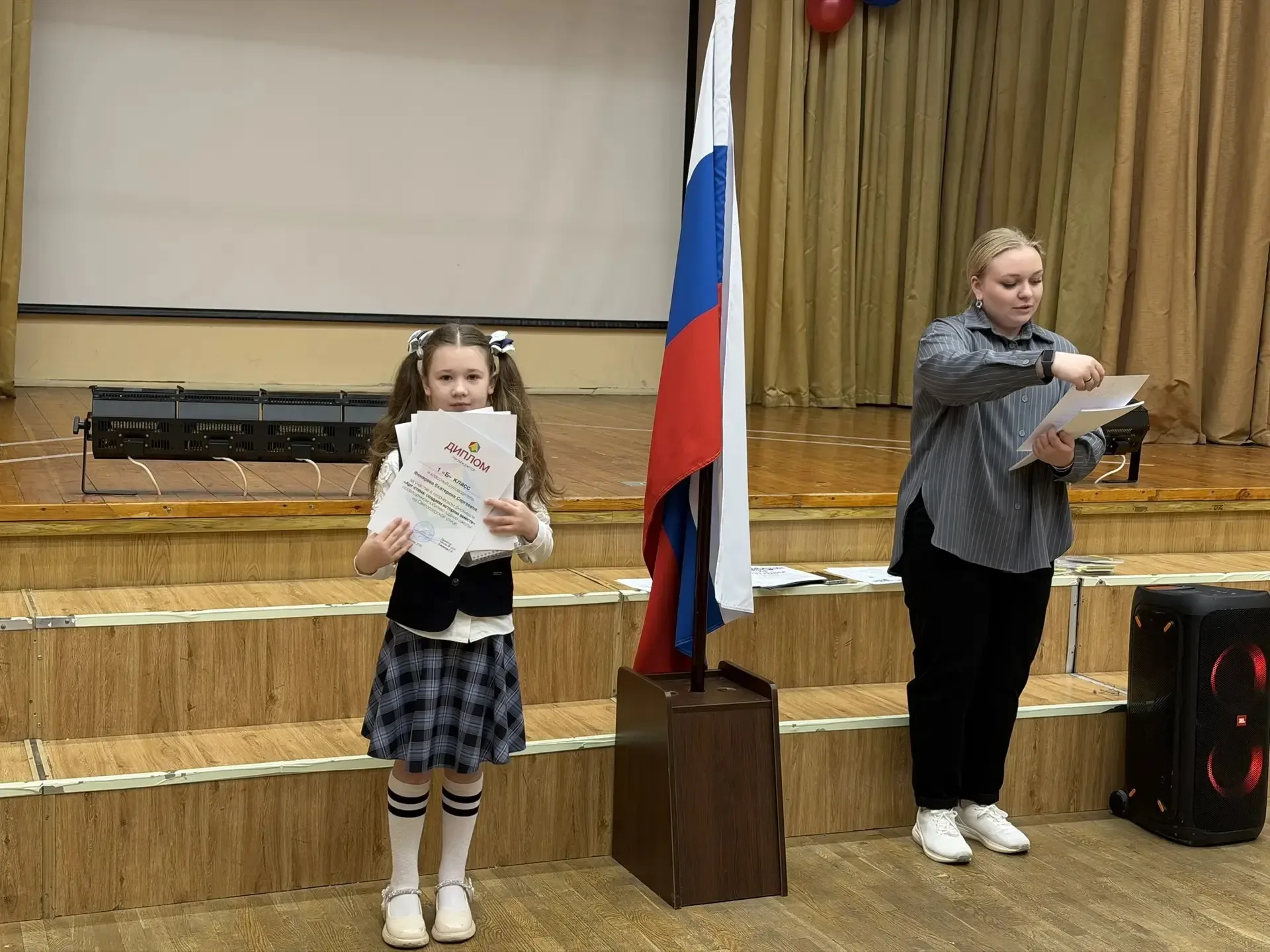 Доброе утро, страна! 🇷🇺  Сегодня уже 12 мая, и, несмотря на пасмурную погоду, в воздухе всё сильнее 