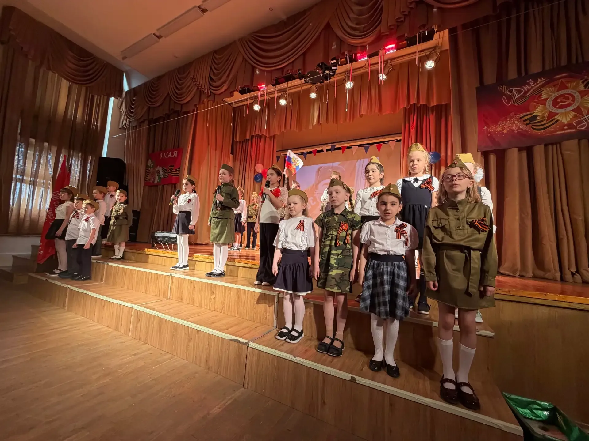 С песней к Победе! 🇷🇺  В преддверии Дня Великой Победы в корпусе на Святоозерской прошёл Фестиваль в