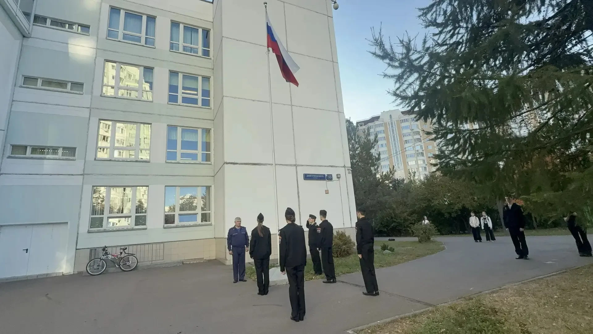 Доброе утро, страна! 🇷🇺  Сегодня понедельник, 18 мая, а это значит — новая учебная неделя уже начала