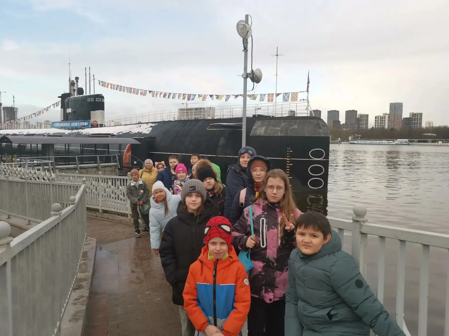 Об истории ВМФ России узнали ученики 4 «С» класса ⚓️  Представьте: прогулка по Москве, и вдруг рядом