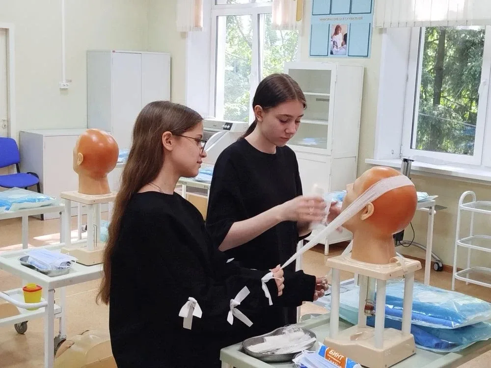 🏥 Ученики 9 «К» класса на профпробе в медицинском колледже  👩‍⚕👨‍⚕Наши девятиклассники попробовали с