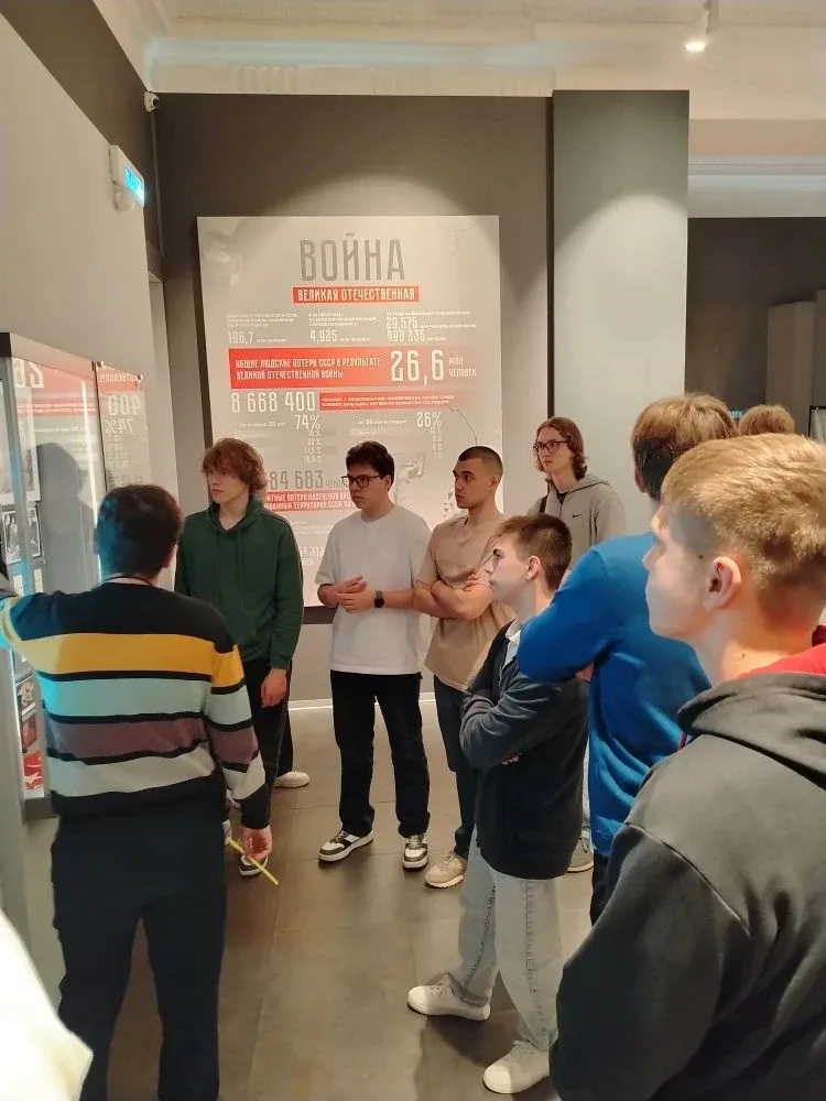 🏛️ Путешествие во времени: 10 класс в Музее Современной истории России  💫Ученики 10 классов совершил