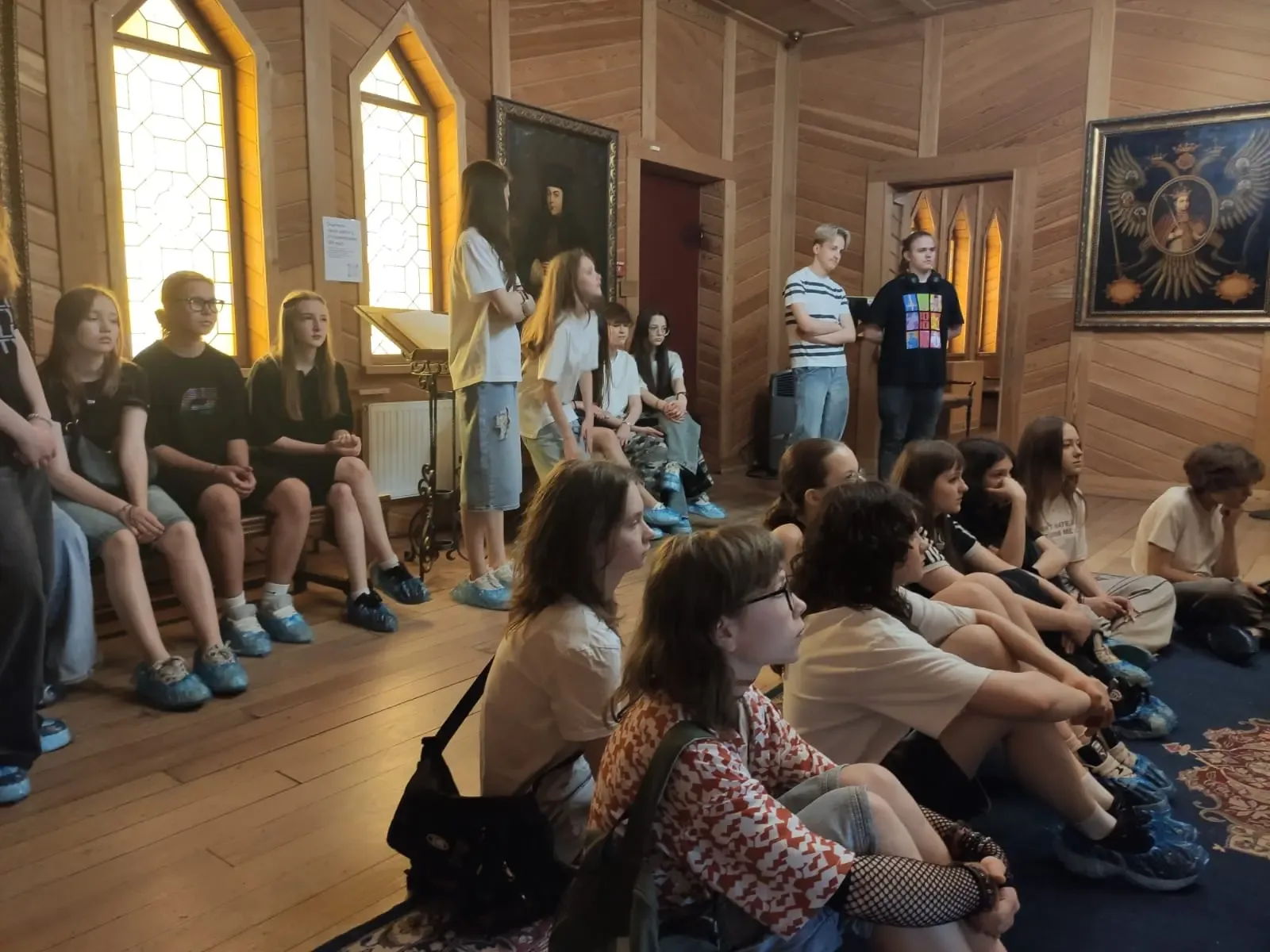 👑 Путешествие в прошлое: 9 «Л» класс в гостях у царя  🤩Ученики 9 «Л» класса вместе с классным руково