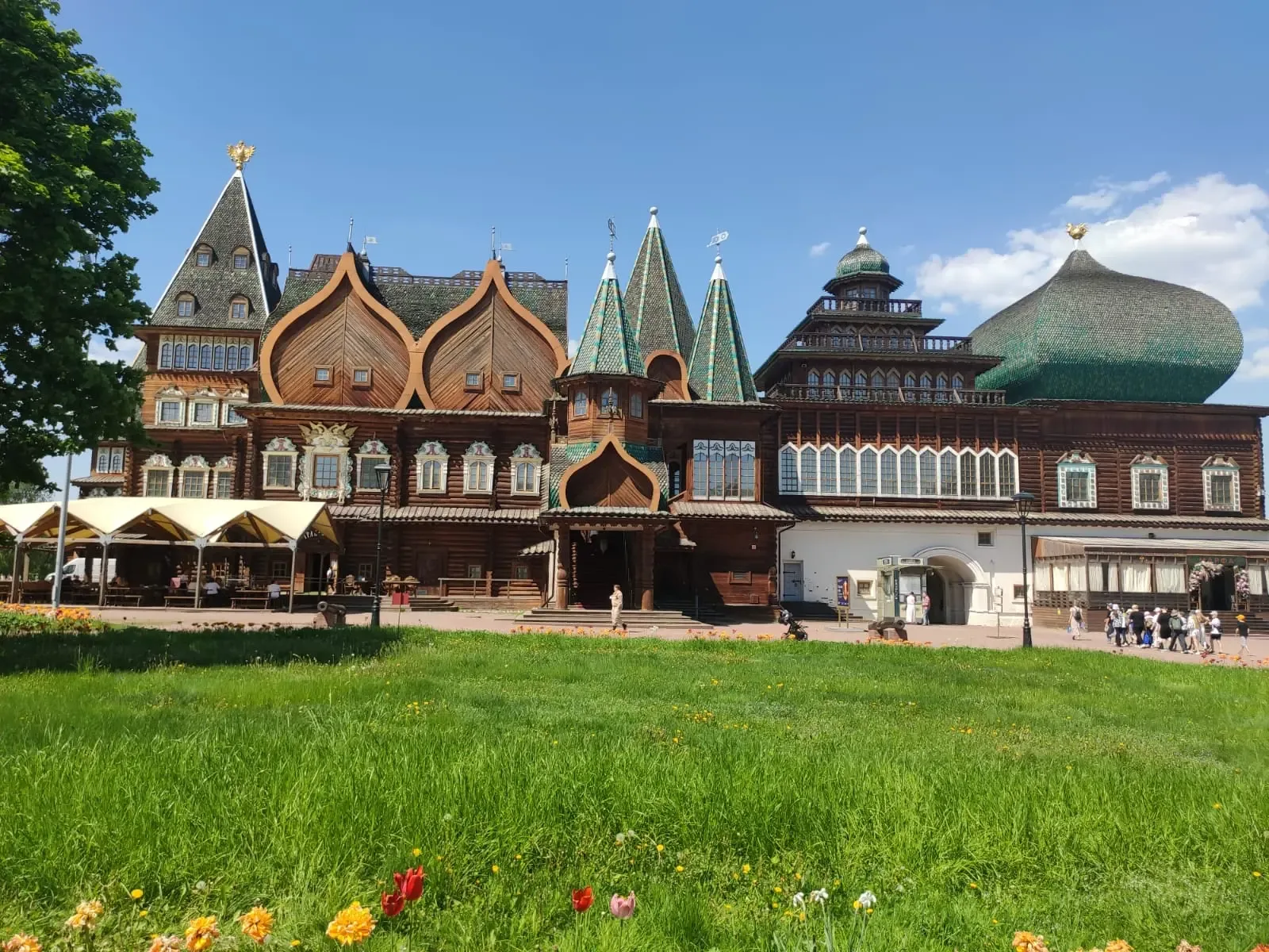 👑 Путешествие в прошлое: 9 «Л» класс в гостях у царя  🤩Ученики 9 «Л» класса вместе с классным руково