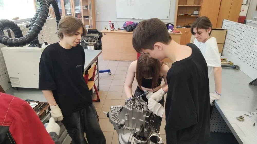 🚗Наши девятиклассники на профпробах в колледже №50!  🛞Наши ученики 9 классов побывали на профессиона