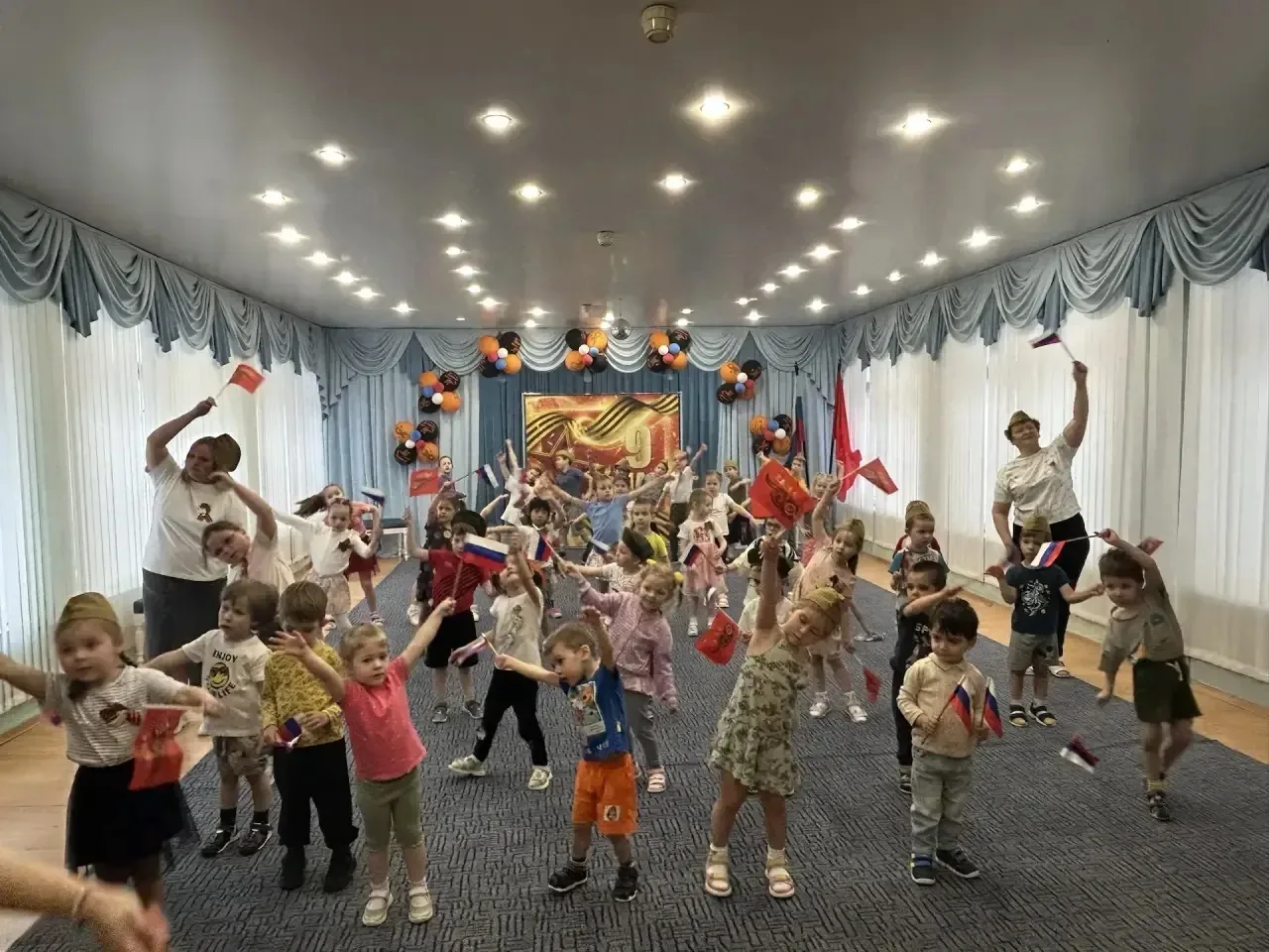 🕊️Самые юные воспитанники нашей школы, наши дошколята, с особым трепетом поздравляют всех с Днём Вел