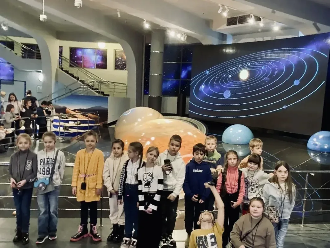🚀Ученики 2 «Б» и 2 «В» классов посетили Московский планетарий.   Ребята осмотрели экспозицию музея, 