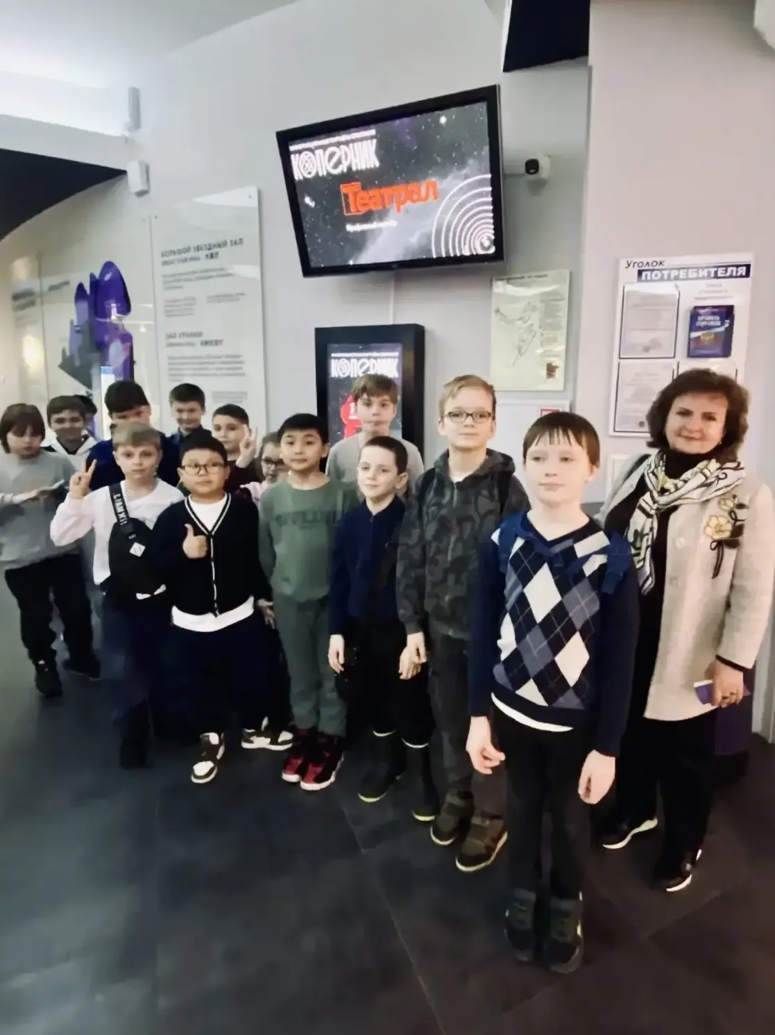 🚀Ученики 2 «Б» и 2 «В» классов посетили Московский планетарий.   Ребята осмотрели экспозицию музея, 