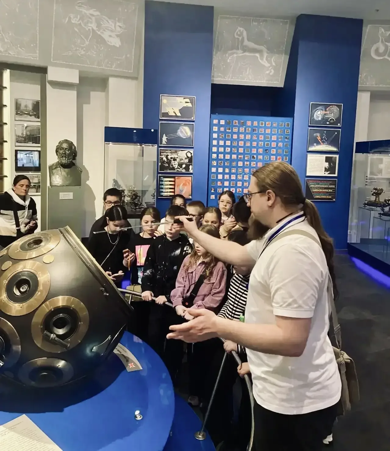 🚀Ученики 2 «Б» и 2 «В» классов посетили Московский планетарий.   Ребята осмотрели экспозицию музея, 