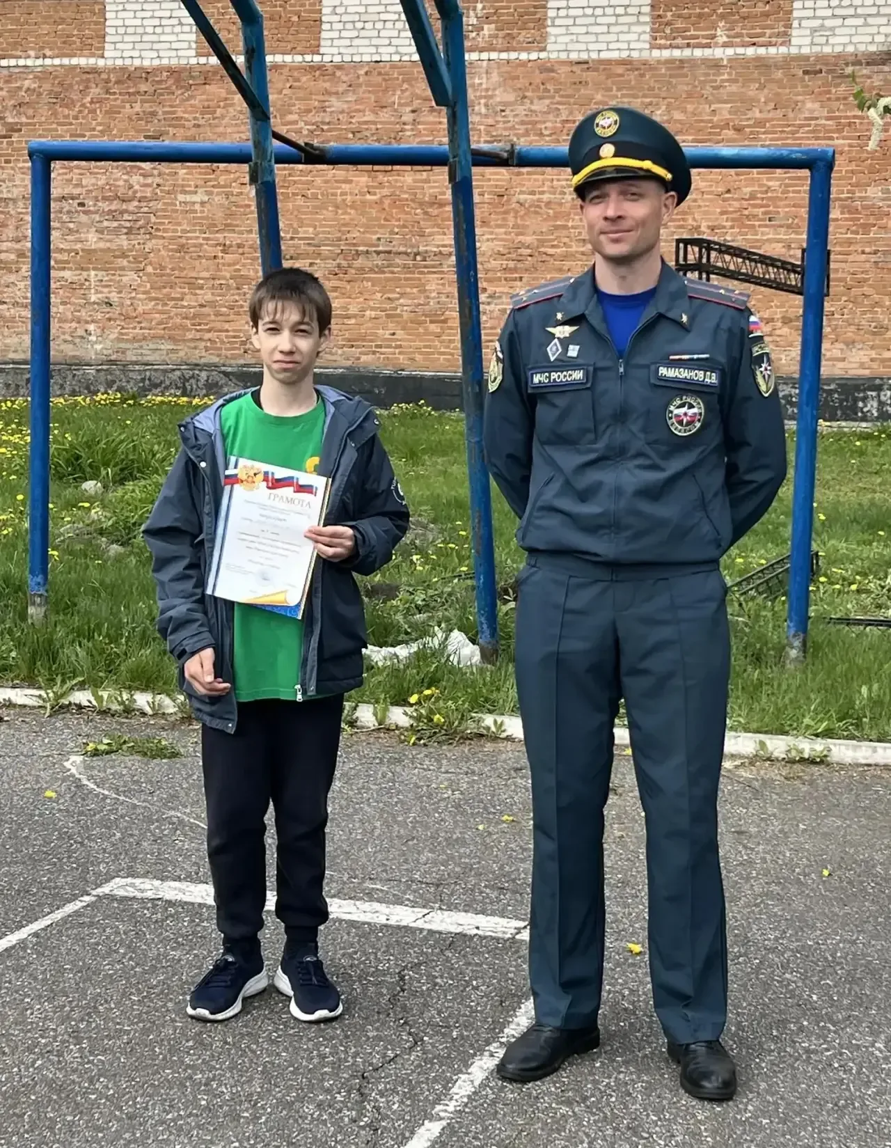 Сегодня прошли районные соревнования по пожарно-спасательному  спорту.  Команда школы №13, заняла  🥇