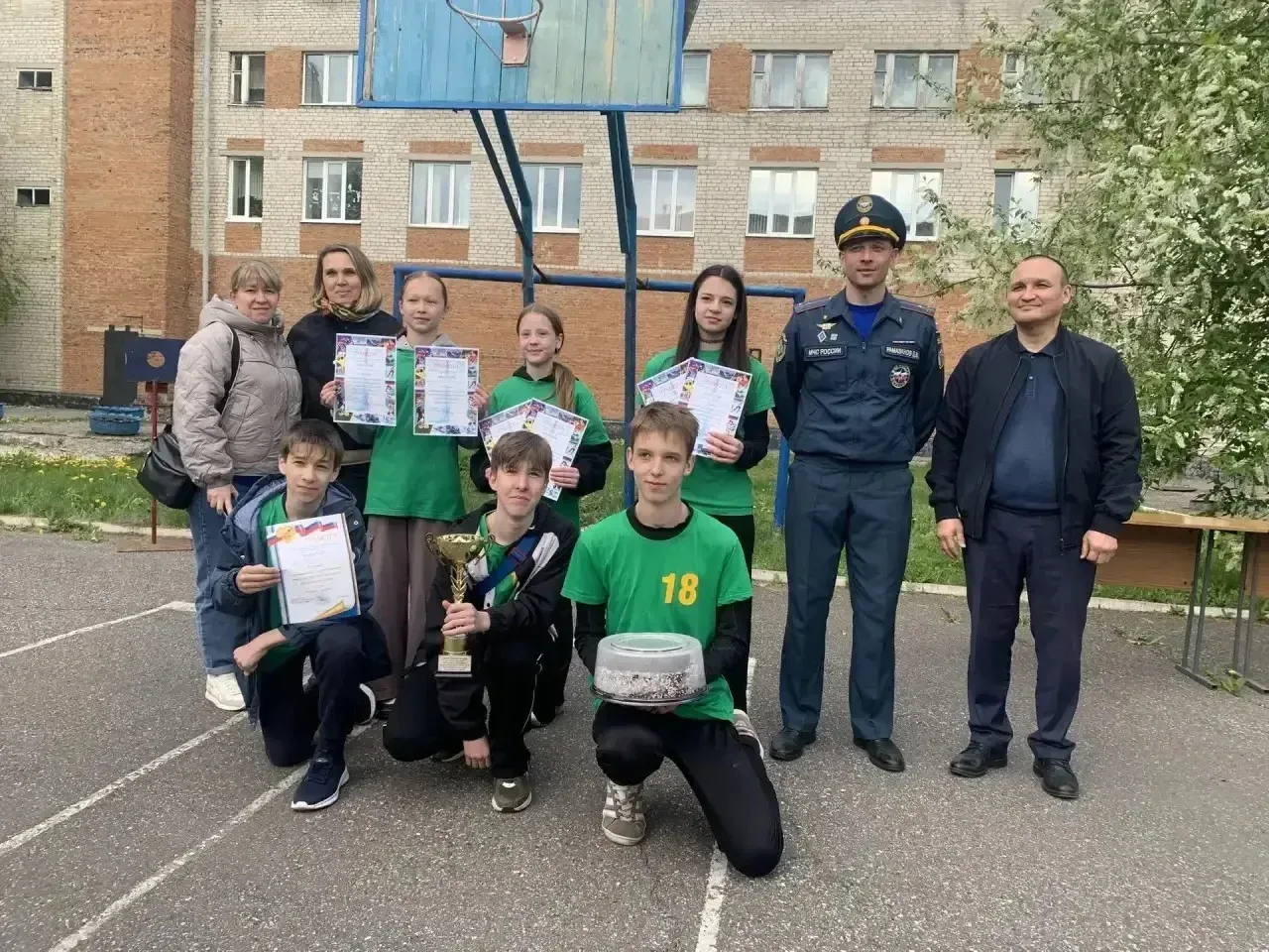 Сегодня прошли районные соревнования по пожарно-спасательному  спорту.  Команда школы №13, заняла  🥇